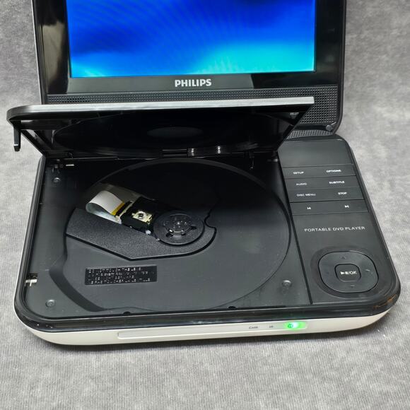 Philips 7" Portable DVD Player PD703 / 37 & Travelling Carrying Case - Picture 4 of 15